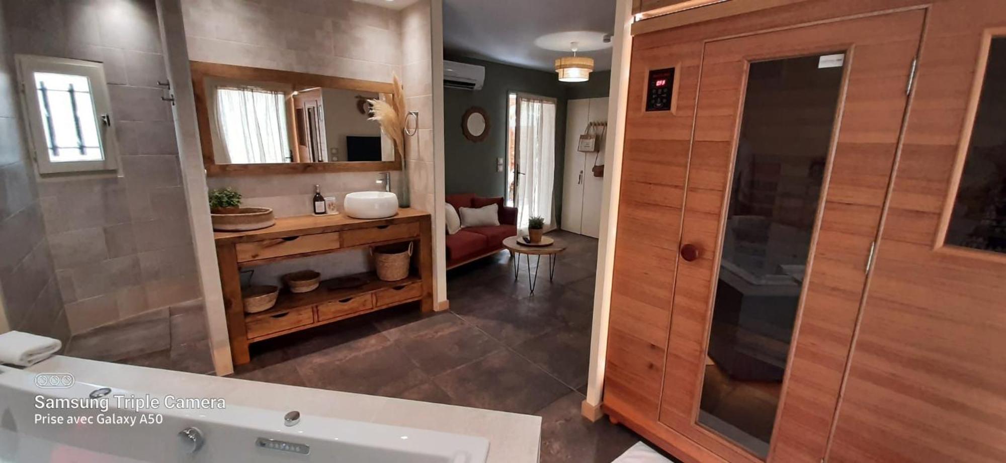 Le Mas Aux Amoureux , Suite Romantique Et Spa Le Barcares Bagian luar foto