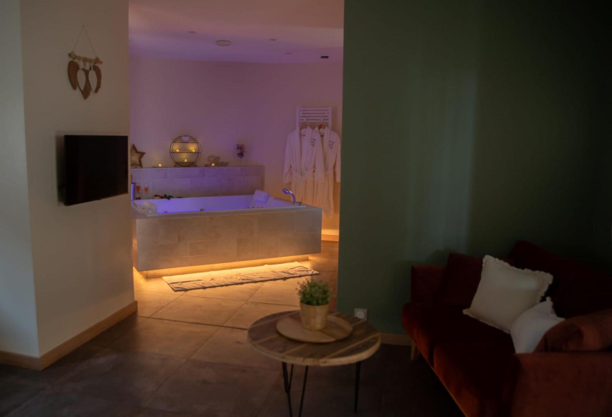 Le Mas Aux Amoureux , Suite Romantique Et Spa Le Barcares Bagian luar foto