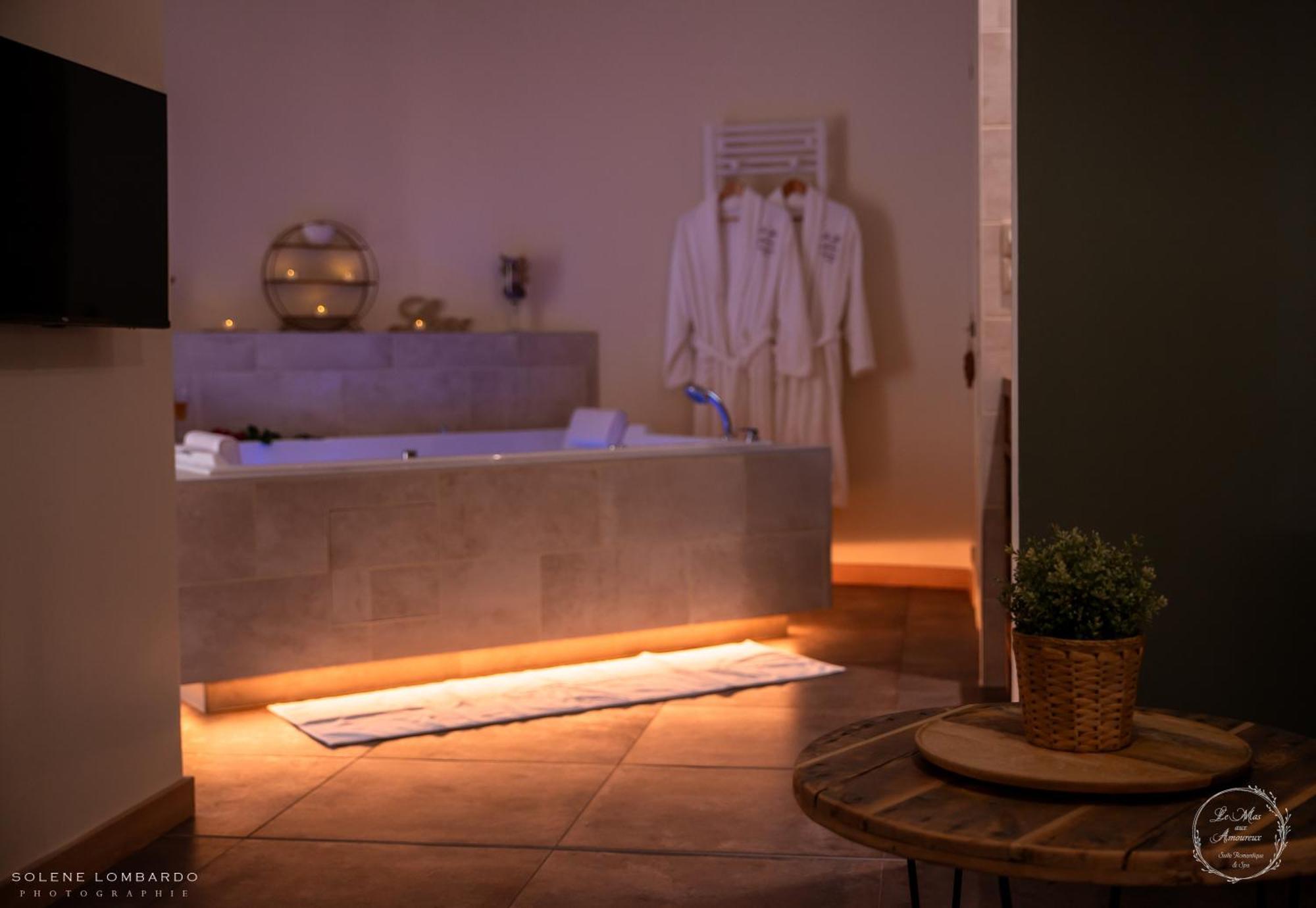 Le Mas Aux Amoureux , Suite Romantique Et Spa Le Barcares Bagian luar foto